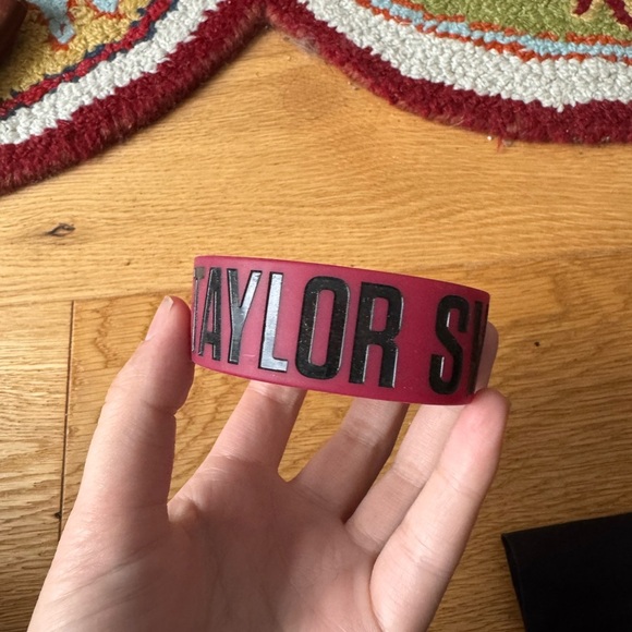Red Taylor Swift Bracelet - Picture 6 of 9